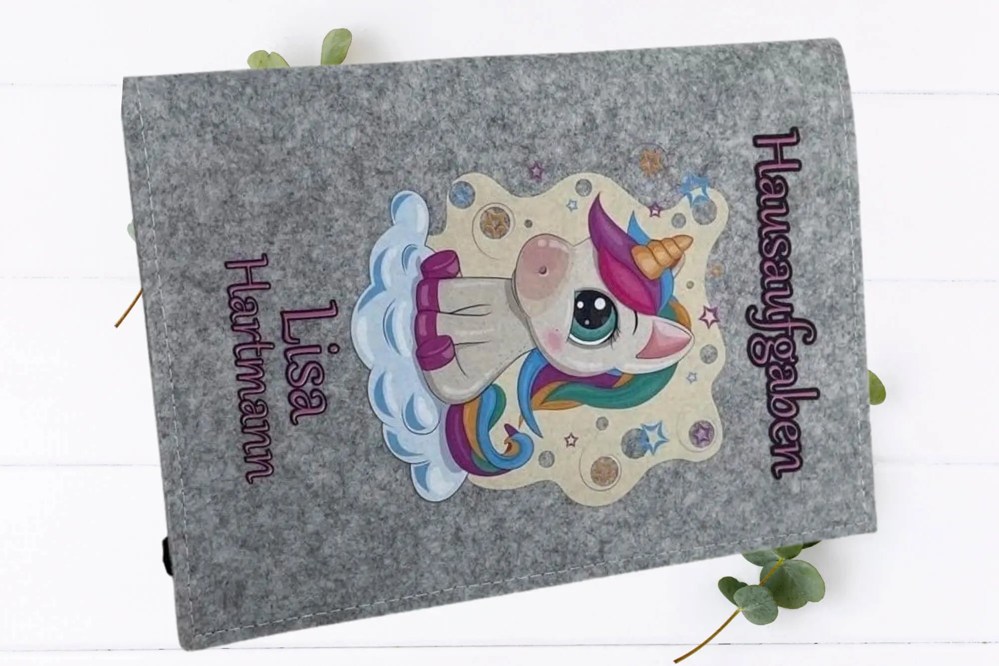 Zauberhafte Hülle für Hausaufgabenhefte mit süßem Einhorn – perfekt für kleine Träumerinnen.