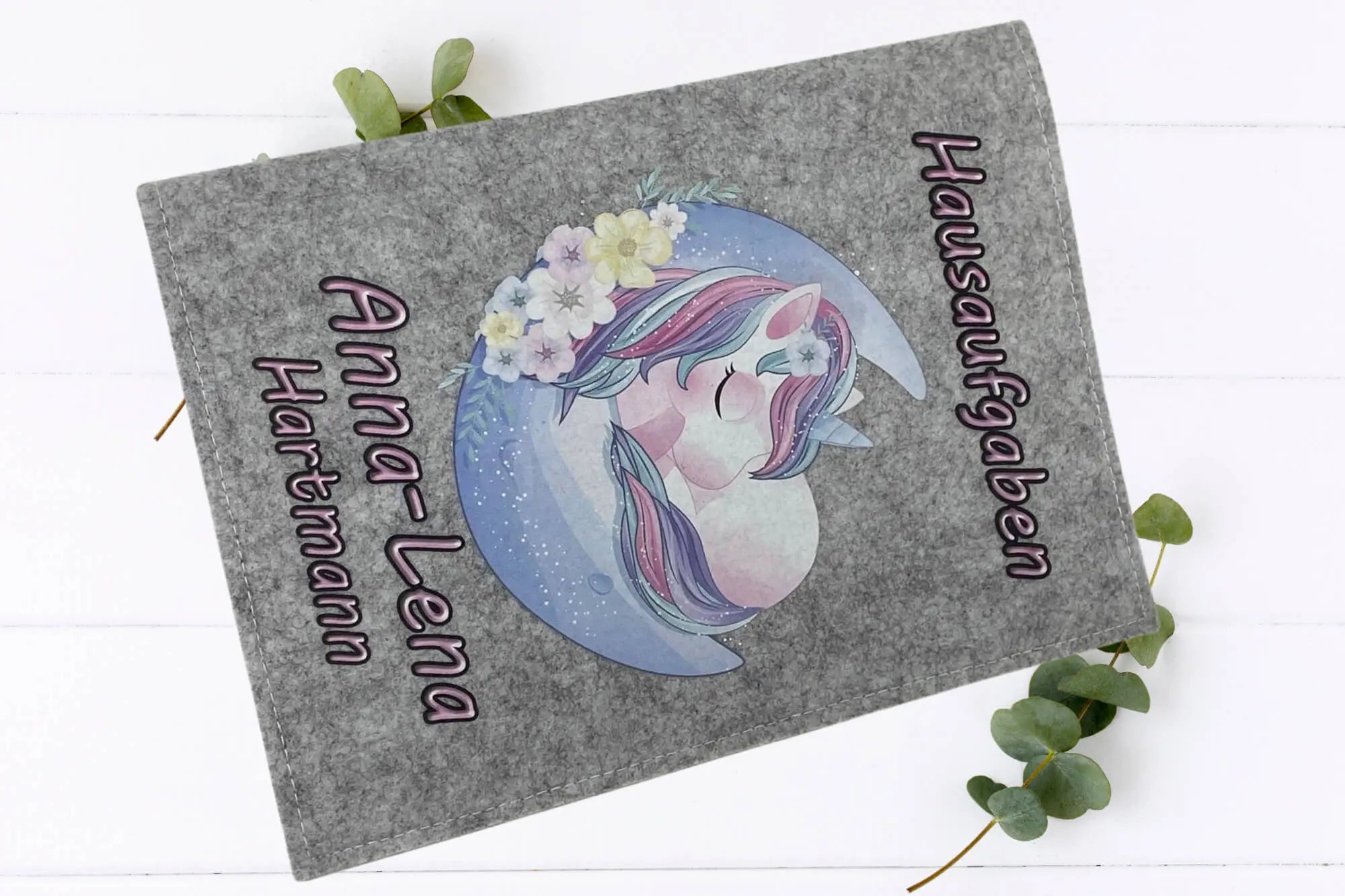 Zauberhafte Einhorn-Hülle auf dem Mond – perfekt für kleine Träumerinnen.