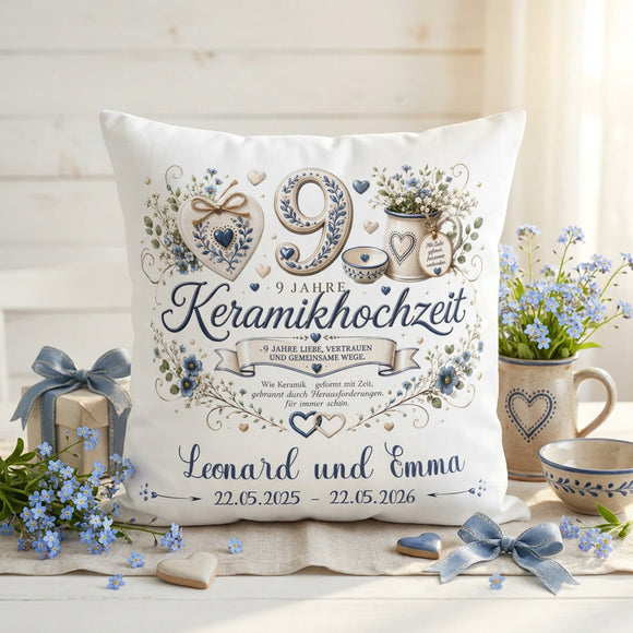 Geschenk Keramikhochzeit – personalisiertes Kissen mit Namen und Datum zum 9. Hochzeitstag