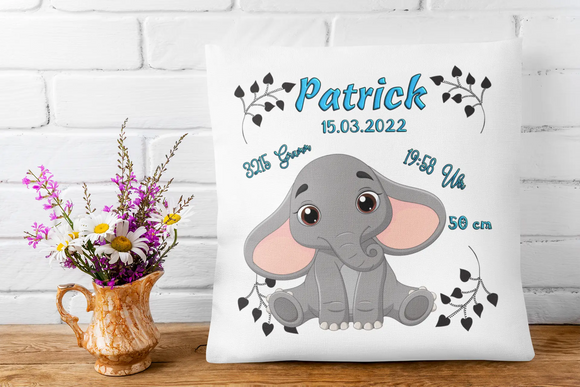 Kissen zur Erinnerung an die Geburt mit Tiermotiv – detailreich gestalteter Elefant mit großen Augen und Blätterverzierungen als stilvolles Andenken.