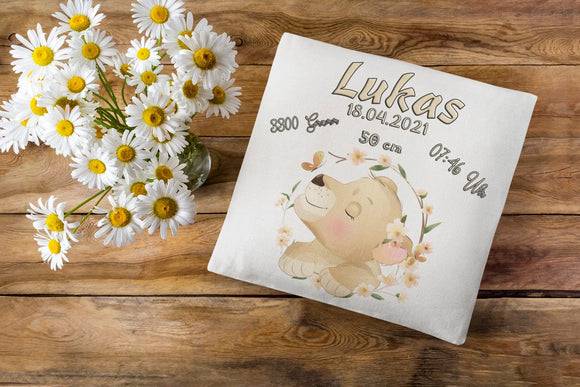 Kuschelkissen zur Geburt mit Blumendekor und Löwenjungem – liebevoll gestaltetes Kissen mit pastellfarbenem Löwen und dekorativen Naturakzenten.