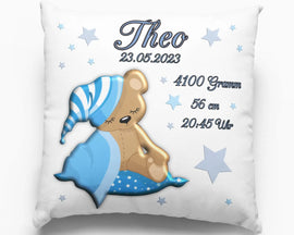 Personalisiertes Babykissen mit schlafendem Teddy und Geburtsdaten in Blau – Geschenk zur Geburt
