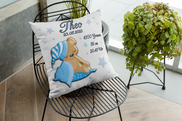 Geburtskissen mit Bärchenmotiv, Schlafmütze und Sternen – individuelle Babyangaben wie Gewicht, Größe, Uhrzeit