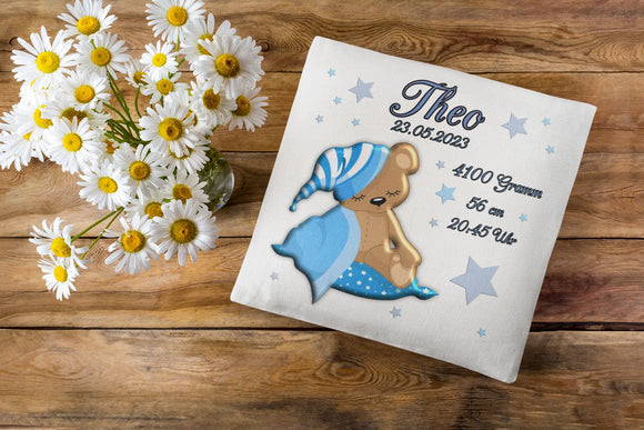 Kuschelkissen für Jungen mit Sternen und Teddymotiv – liebevoll gestaltetes Geschenk zur Geburt