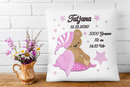 Dekokissen für Neugeborene mit rosa Farbthema und süßem Bären – beruhigendes Kissen mit Schlafbär, ideal für Babyzimmer.