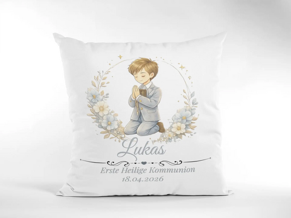 Erstkommunion Geschenk personalisiert – weißes Kissen mit Jungen und Blumenkranz