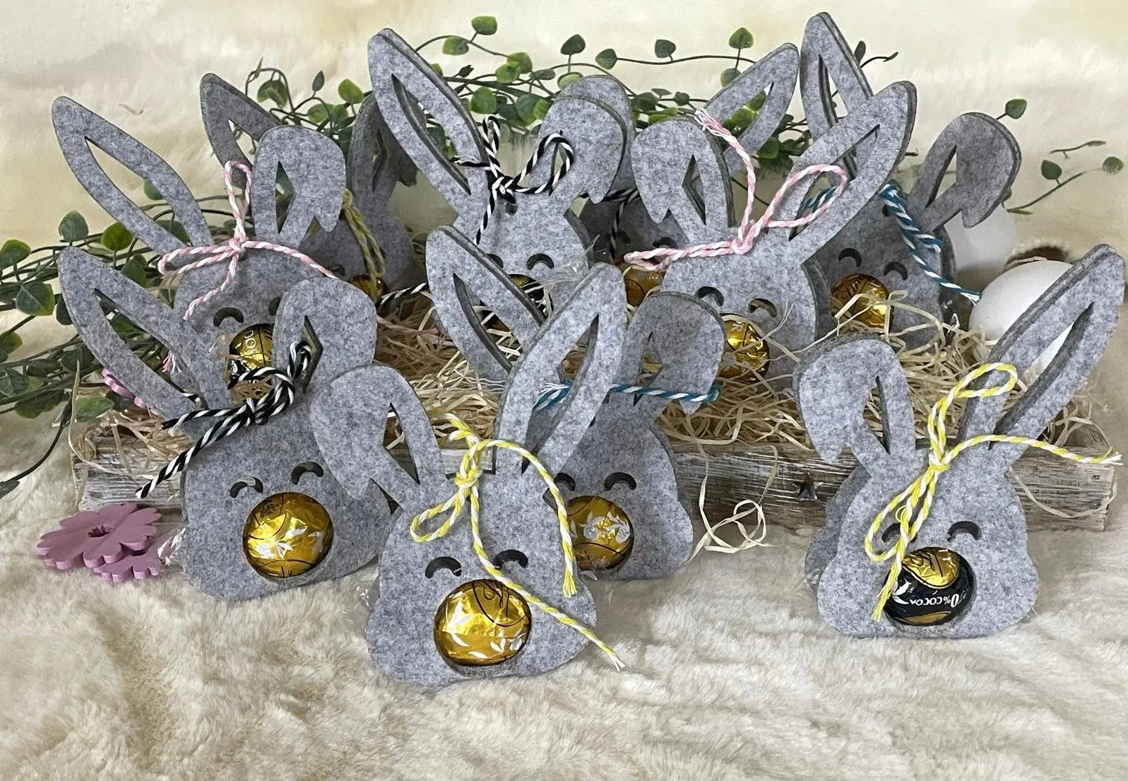 Osterhase aus Filz mit Platz für eine Kugel-Schokolade – ideal als Mitarbeitergeschenk