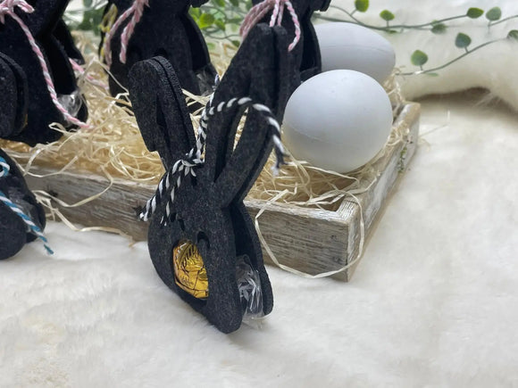 Osterdeko zum Selbstbefüllen – Hasen aus Filz für Schokokugeln