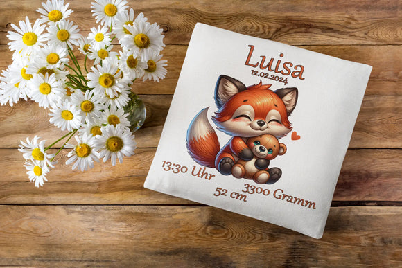 Geschenkidee zur Geburt mit herzlichem Fuchsdesign – detailreicher, fröhlicher Fuchs mit Plüschbär und orangem Herzsymbol, kombiniert mit allen Geburtswerten.