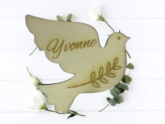 Edle Platzkarte aus HDF-Holz in Taubenform – ideal für kirchliche Trauung