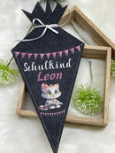 Personalisierte Mini-Schultüte mit Filzkrone und bunten Stiften als Dekoidee