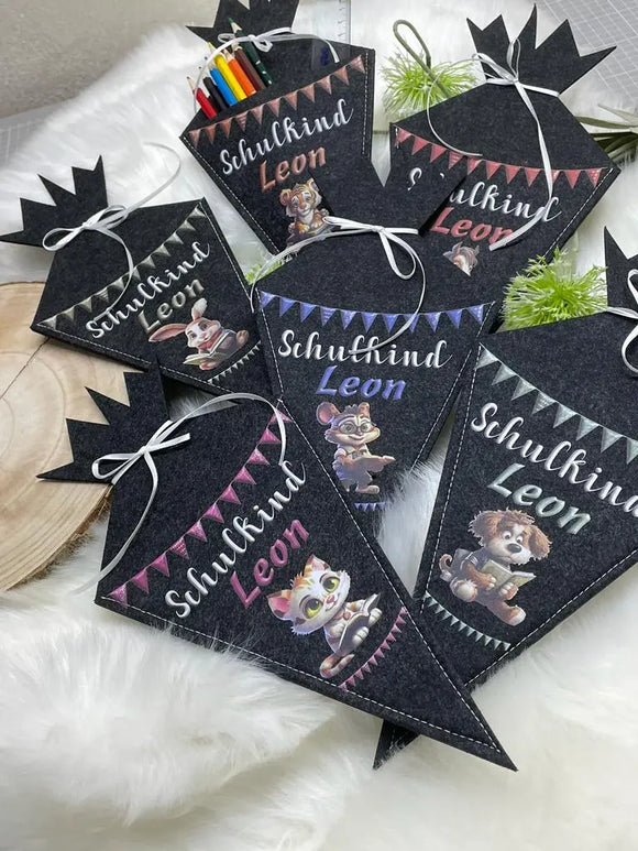 Handgemachte Schultüte mit Schleife, Tiermotiv und Schriftzug Schulkind Leon
