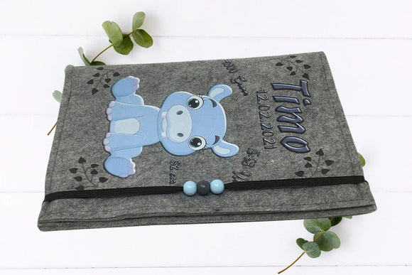 Illustrative U-Heft-Hülle mit Nilpferd im Comicstil, schwarzem Gummiband und Herzendekor.