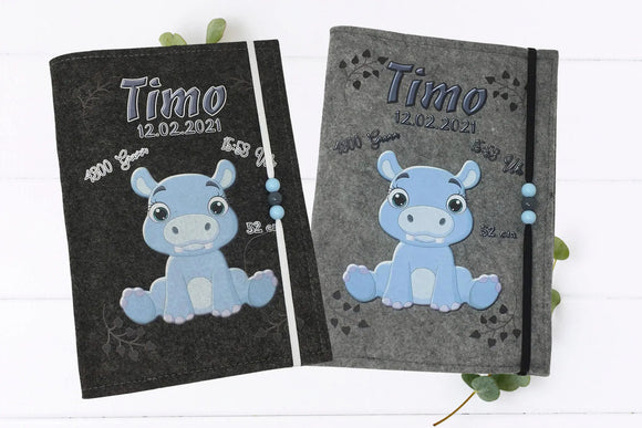 U-Heft-Hülle mit niedlichem Hippo-Motiv in Blautönen – ideal für Jungen zur Geburt.