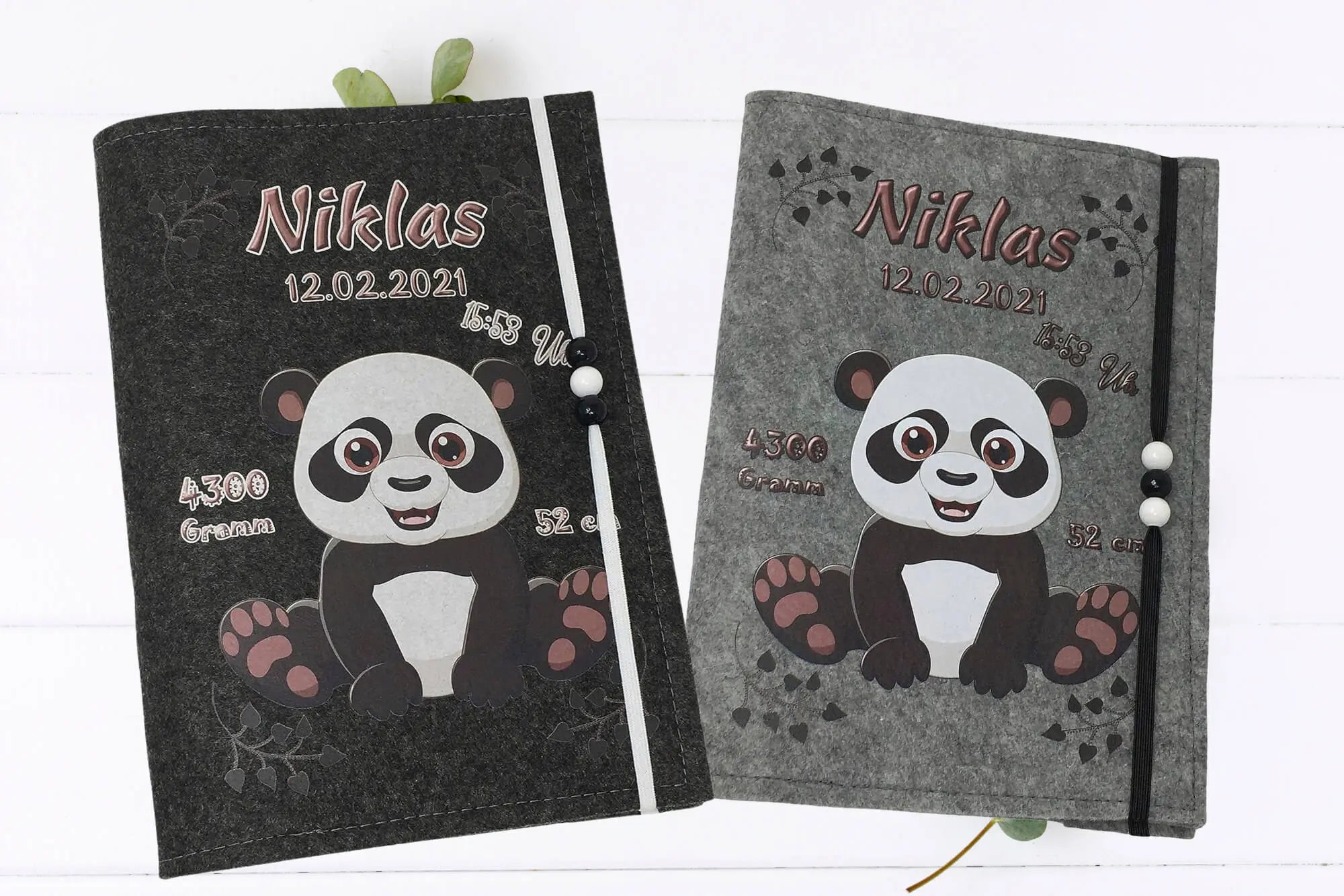 U-Heft-Hülle mit niedlichem Panda-Motiv, rosa Tatzen und Gummiband mit Perlen in Schwarz und Weiß