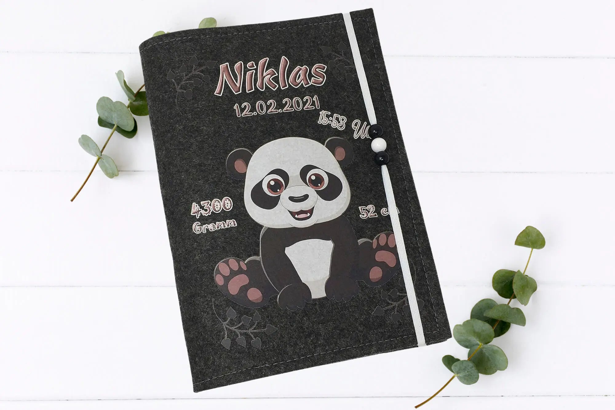 Handgemachte U-Heft-Hülle mit süßem Panda-Design, Herzmustern und elastischem Halteband.