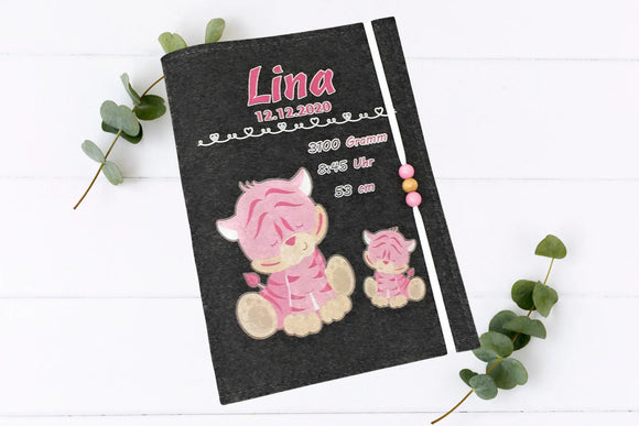 U-Heft-Hülle mit rosa Tiger und Blumenmotiv – handgefertigt mit personalisierbaren Geburtsdaten.