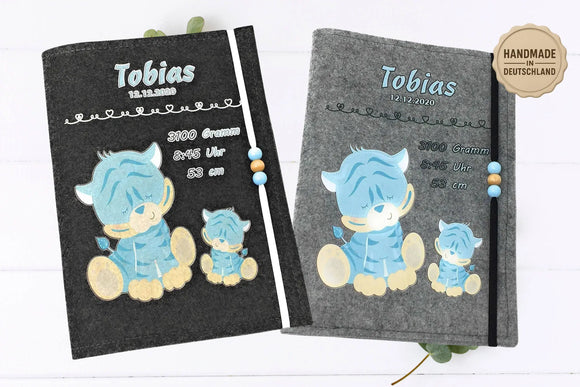 Graue U-Heft-Hülle mit süßem Tiger-Duo in Hellblau – handgemacht und personalisierbar.
