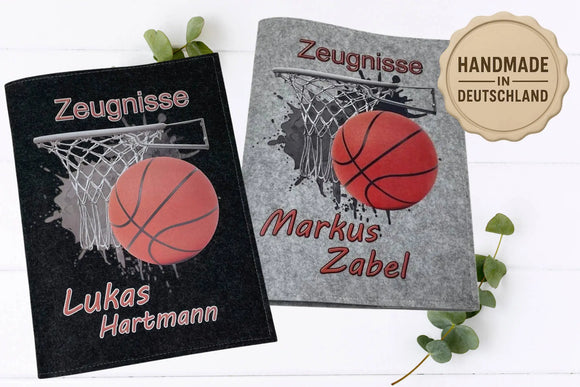 Zwei hochwertige Zeugnismappen mit Basketball-Design und Vornamen – handgefertigt aus stabilem Filz in Schwarz und Grau.