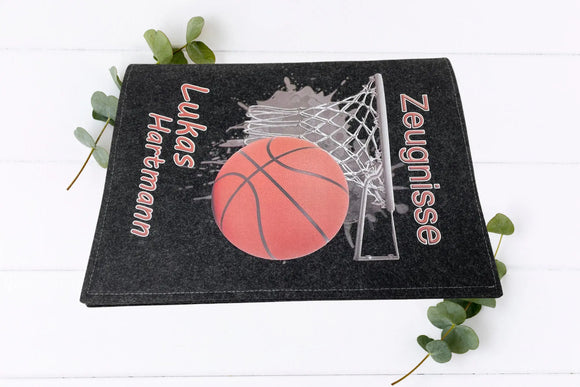 Personalisierbare Zeugnismappe für Basketball-Fans – langlebiger Filz, Motiv mit Korb und Ball, Namen bedruckt.