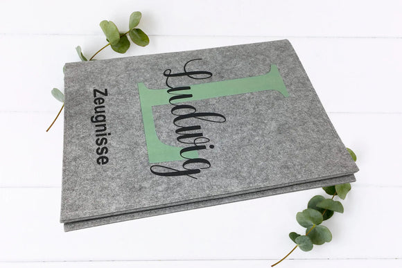 Individuelle Zeugnismappe mit Anfangsbuchstabe in Mint und Name – ideal für Jungen zur Einschulung oder weiterführenden Schule