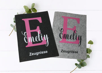 Personalisierte Zeugnismappe mit pinkem Anfangsbuchstaben und Name – Filzmappe in Grau oder Schwarz für Mädchen zur Einschulung.