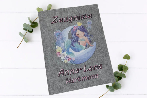 Filzmappe für Zeugnisse mit mädchenhaftem Design – individuell bedruckt mit Namen in rosa Schrift und Unterwassermotiv