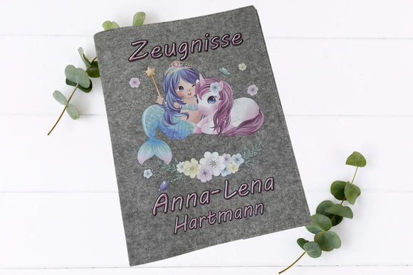 Handgefertigte Filzmappe mit liebevoller Illustration: Mädchen-Meerjungfrau und Einhorn als zauberhafte Begleiter fürs Schulzeugnis
