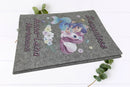 Verspieltes Design auf Filzmappe für Schulzeugnisse – mit Name und Motiv von Meerjungfrau mit lilafarbenem Einhorn