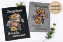 Mädchenhafte Zeugnismappe mit liebevollem Pferde-Design, Sonnenblumen und Namenspersonalisierung in moderner Schrift