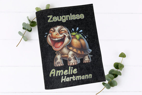 Verspielte Zeugnismappe mit bunter, lachender Schildkröte für Schülerinnen – Name individuell aufgedruckt