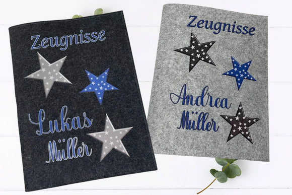 Kinder-Zeugnismappen aus Filz mit drei unterschiedlich gefärbten Sternen und Namenspersonalisierung in Blautönen