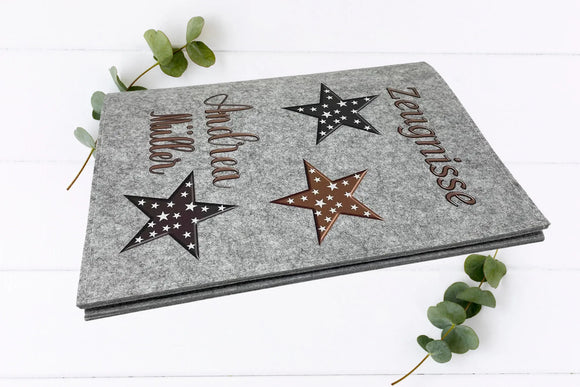 Personalisierte Zeugnismappe für Schule oder Kindergarten mit Sternen-Design in gedeckten Tönen und Namenspersonalisierung