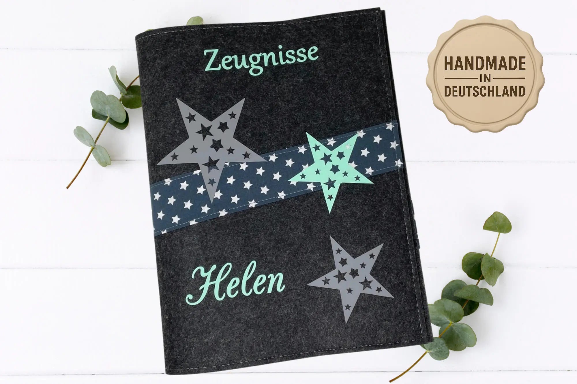 Schulzeugnismappe mit auffälligem mintfarbenem Akzentstern und moderner Gestaltung für Kinder