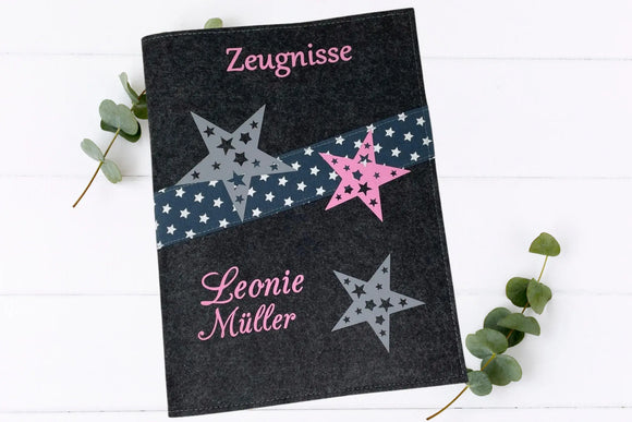 Dunkelgraue Zeugnismappe mit drei dekorativen Sternen und mintfarbener Schrift – stilvoll und kindgerecht