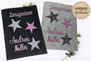 Personalisierte Filz-Zeugnismappe mit dekorativen Sternen in Rosa, Schwarz und Grau sowie verschnörkeltem Namensaufdruck