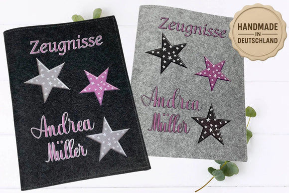Personalisierte Filz-Zeugnismappe mit dekorativen Sternen in Rosa, Schwarz und Grau sowie verschnörkeltem Namensaufdruck