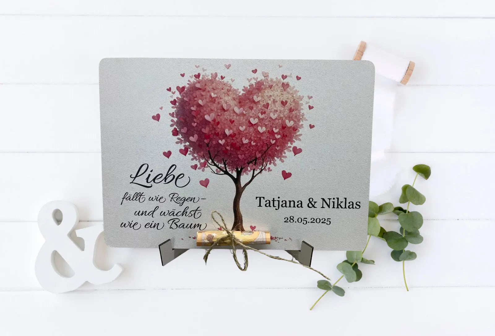 Personalisiertes Geldgeschenk zur Hochzeit mit Staffelei – romantisches Design mit Herzblättern