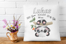 Geschenkidee zur Geburt mit Panda und Pflanzenmotiv – niedliches Panda-Design mit floralem Element und verspielter Anordnung der Geburtsinformationen.