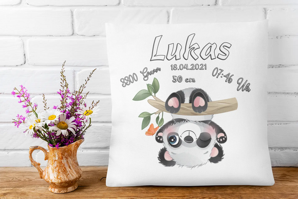 Geschenkidee zur Geburt mit Panda und Pflanzenmotiv – niedliches Panda-Design mit floralem Element und verspielter Anordnung der Geburtsinformationen.