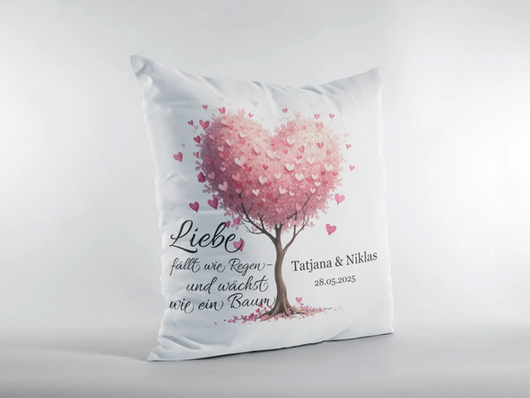 Kissen mit romantischem Herzbaum und Liebesspruch – personalisiert für Braut und Bräutigam