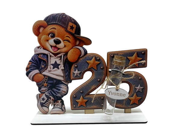 Geldgeschenk zum 25. Geburtstag mit großer Zahl 25 und Teddy mit Cap