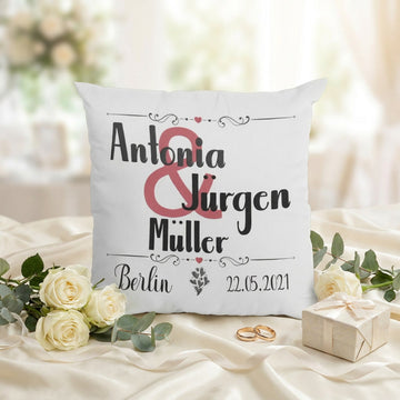 Personalisiertes Hochzeitskissen mit Namen und Hochzeitsdatum als romantisches Geschenk zur Hochzeit für das Brautpaar