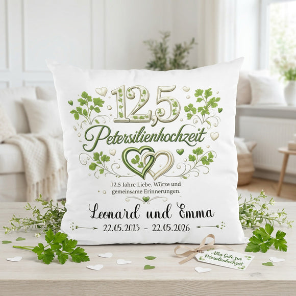 Dekokissen zur Petersilienhochzeit mit Namen und Hochzeitsdatum personalisiert