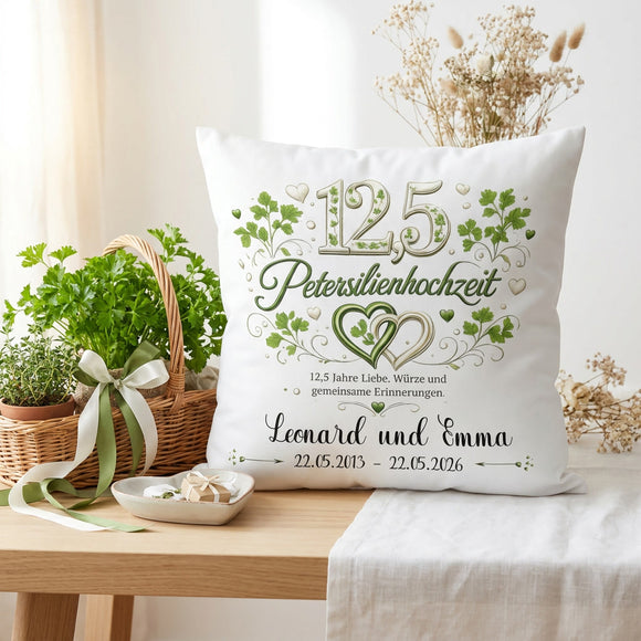 Kissen als Geschenk zur Petersilienhochzeit mit grünem Herzmotiv