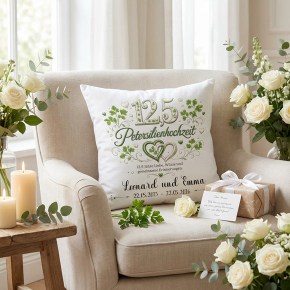 Geschenk zum 12,5. Hochzeitstag mit personalisiertem Kissen und Herzen