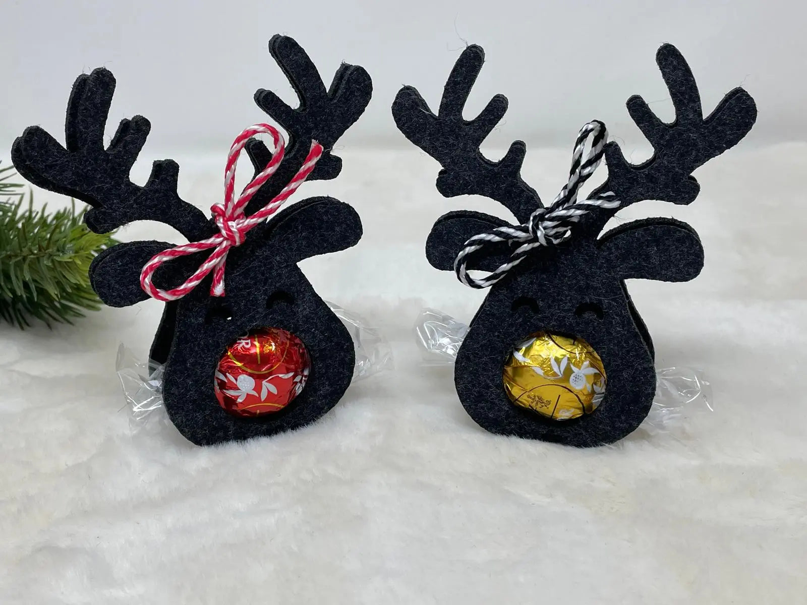 Kreatives Gastgeschenk aus Filz – Rentier mit Schleife und Schokohalter