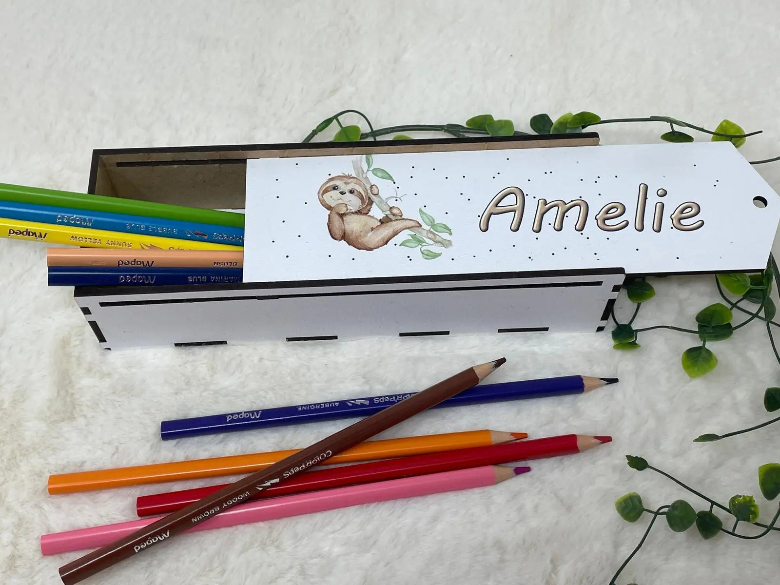 Rustikale Federmappe aus Holz mit Tierillustration und Platz für Namensgravur