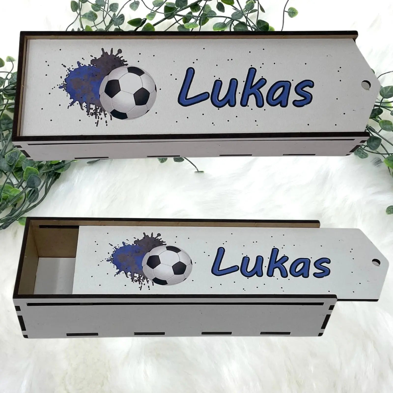 Fußball-Stiftebox in Blau für Jungen oder Mädchen, mit farbenfroher Stiftauswahl