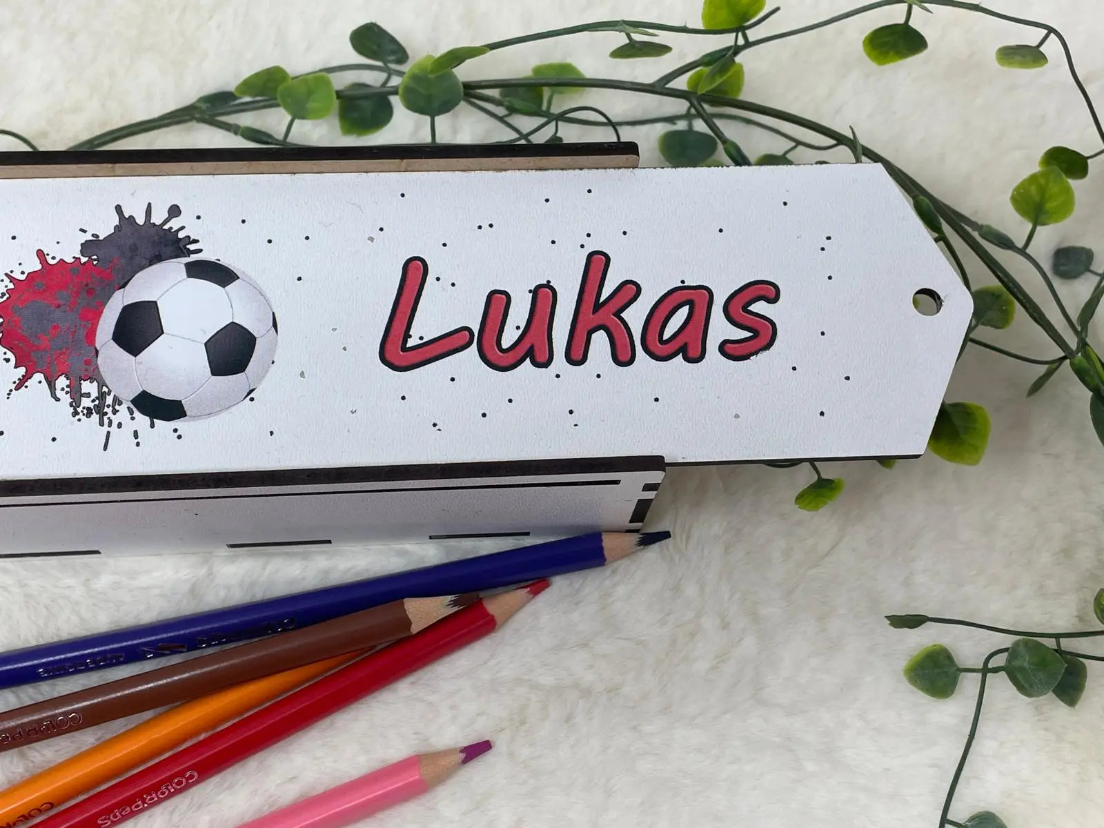 Stiftebox aus Holz Personalisiert | Geschenk Einschulung | Federmäppchen Holzbox stifte etui | Stiftehalter Schulanfang | Mädchen und Junge | Fussball Rot Fadensalat-shop
